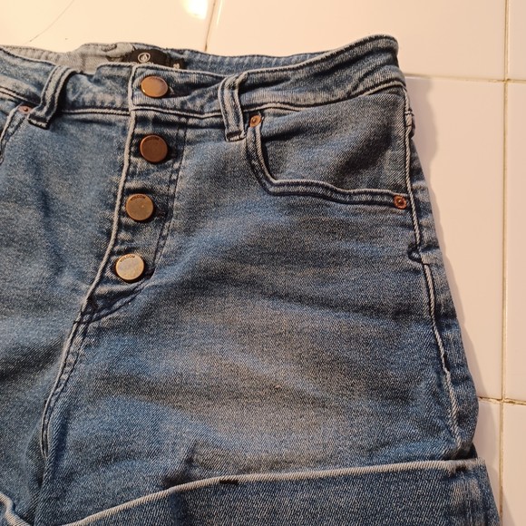 Volcom Denim Shorts Size 28 High-Rise Girlfriend 28Wx2L 11" Waist to Hem, Cuffed - Picture 5 of 8